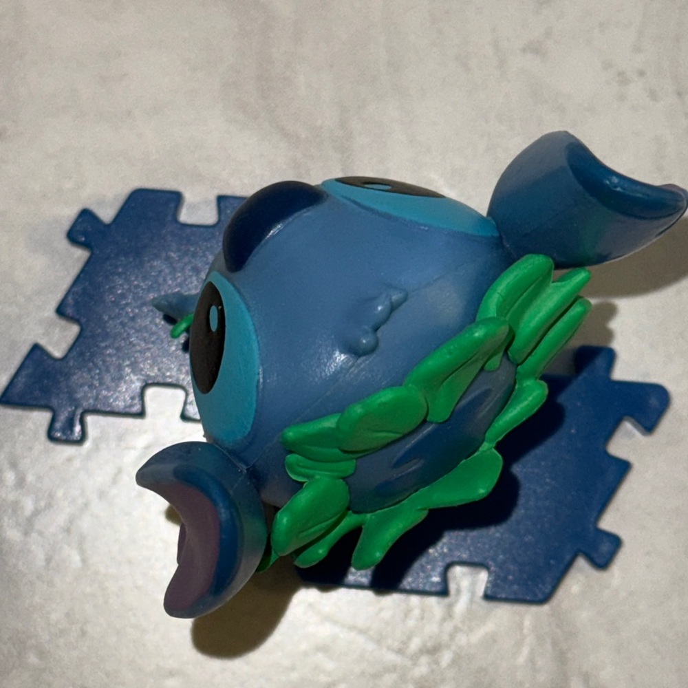 Disney Stitch Collect &Connect Hula Dancing Stitch with blue puzzle base. NWOT - Picture 4 of 9